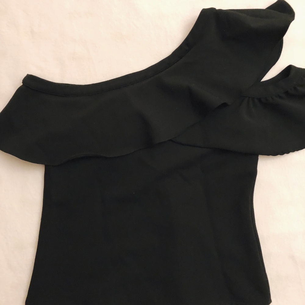 Off-shoulder Ruffle Black Top - Picture 3 of 3